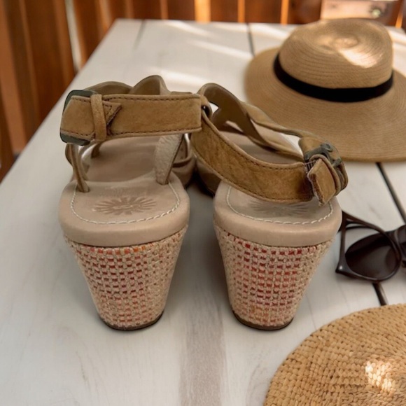 NWOT Ugg wedge Sandals - Picture 3 of 7